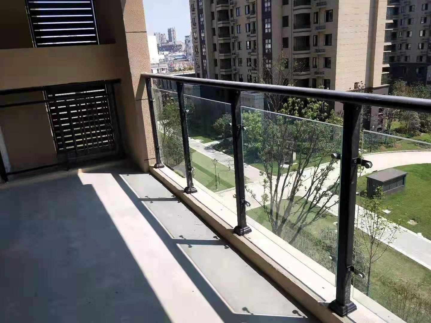 鋅鋼護欄材質有什么特點？